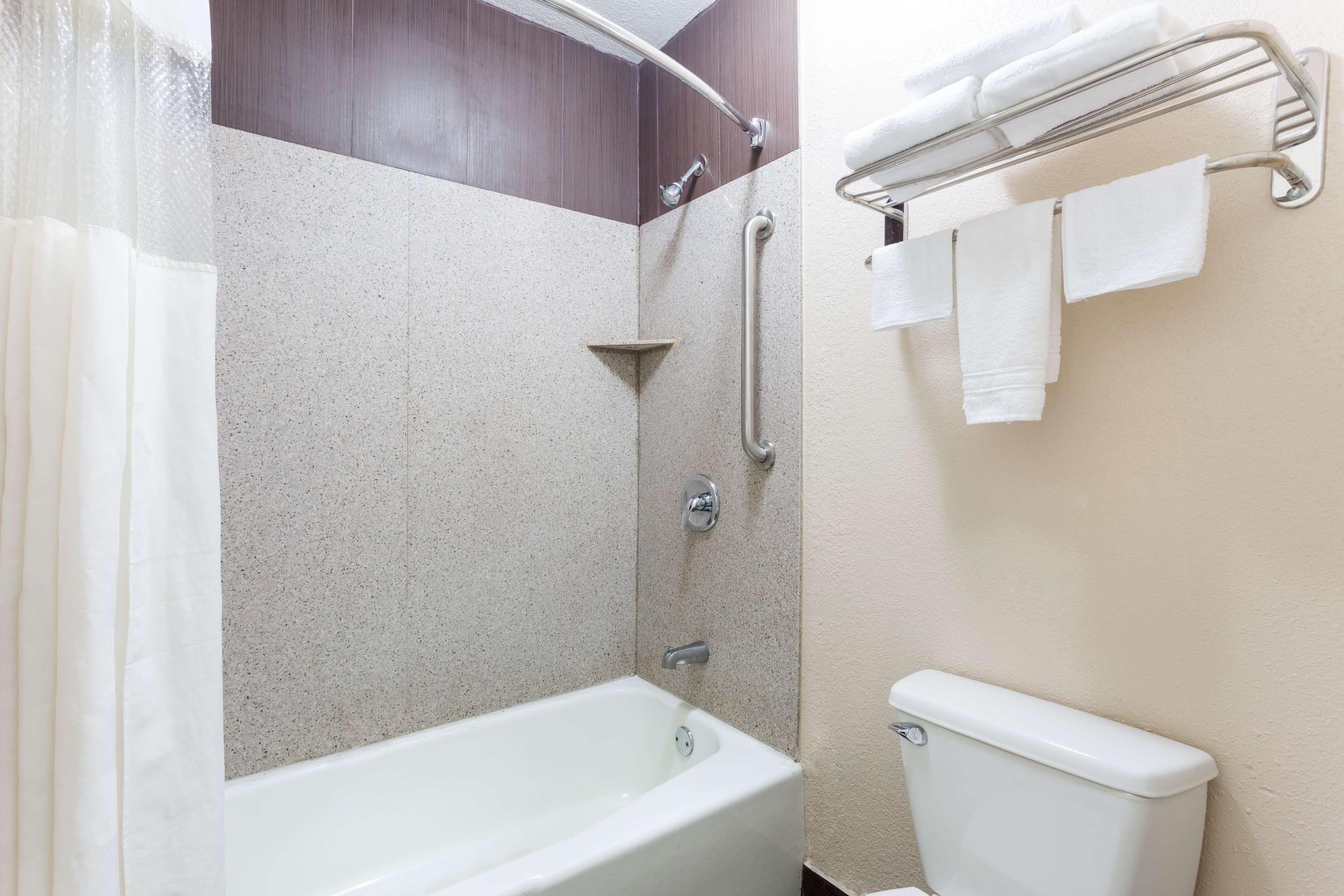 Baymont By Wyndham Port Arthur - Groves Area Экстерьер фото
